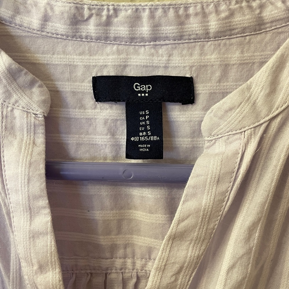 GAP v-neck, short sleeve stripe top in lavender, size small - Picture 2 of 6